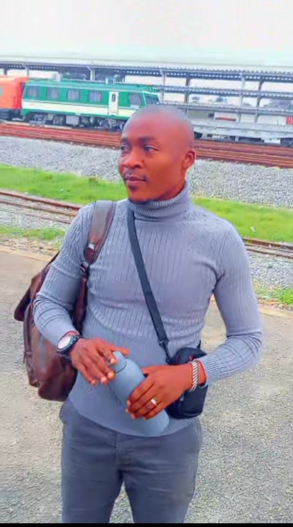 Ayanshina  Shola